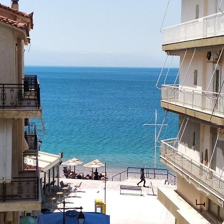 Seaview Apartment In Theheart Of Loutraki Eksteriør bilde