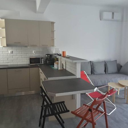 Seaview Apartment In Theheart Of Loutraki Eksteriør bilde