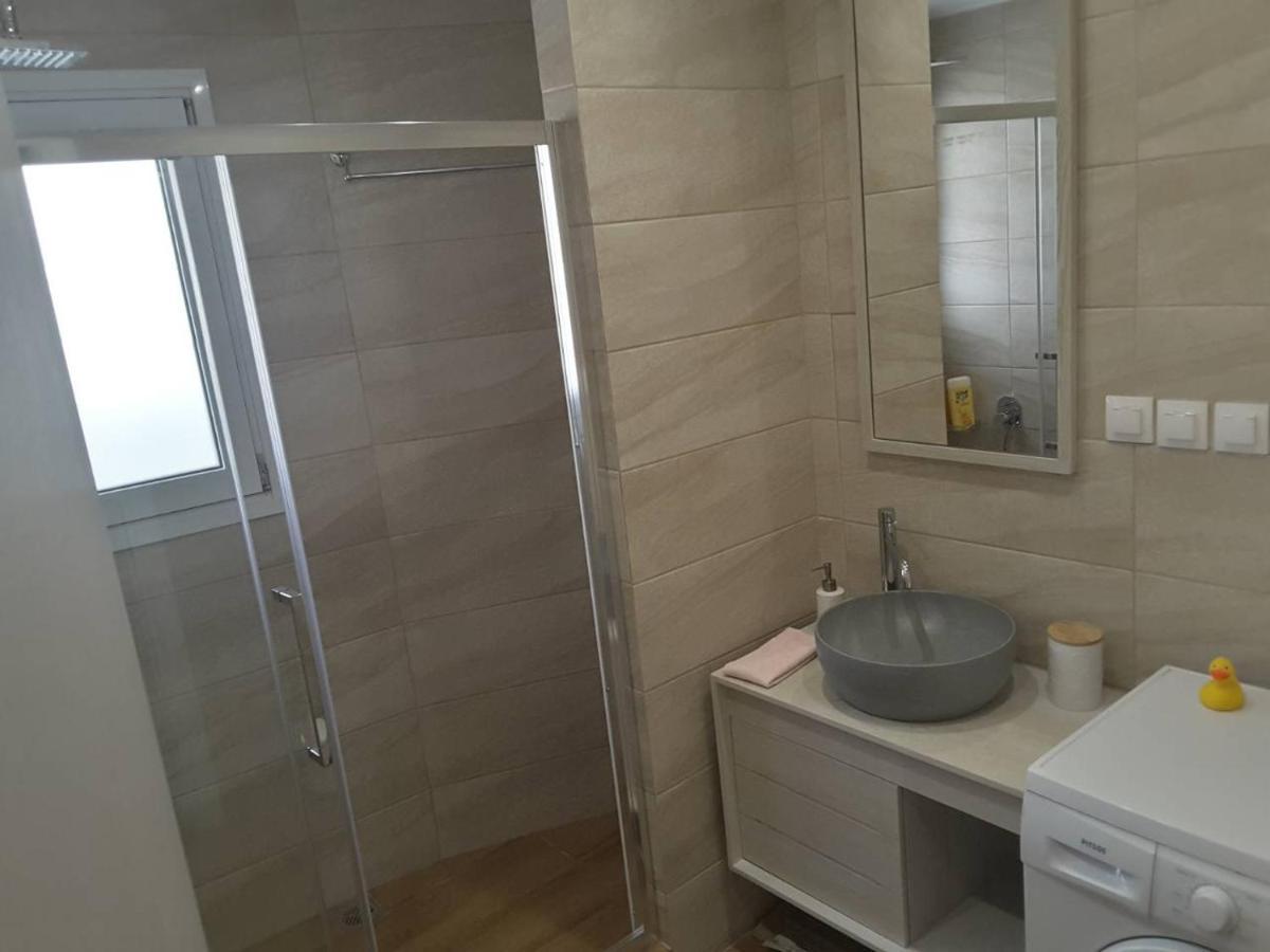Seaview Apartment In Theheart Of Loutraki Eksteriør bilde