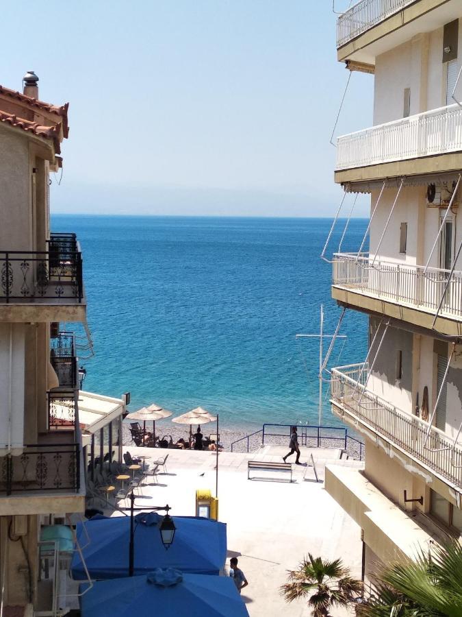 Seaview Apartment In Theheart Of Loutraki Eksteriør bilde